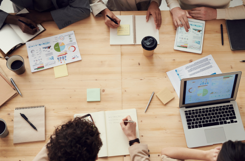 Paradigme concept : Formation entreprise - intervention auprès des salariés, cadres et managers